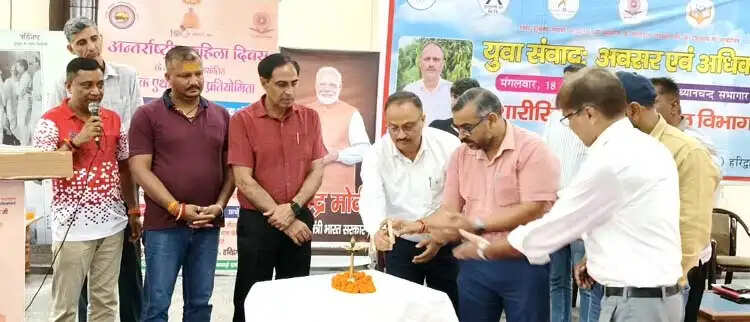 युवाओं को अवसरों और अधिकारों के प्रति सजग रहना चाहिए: प्रमोद