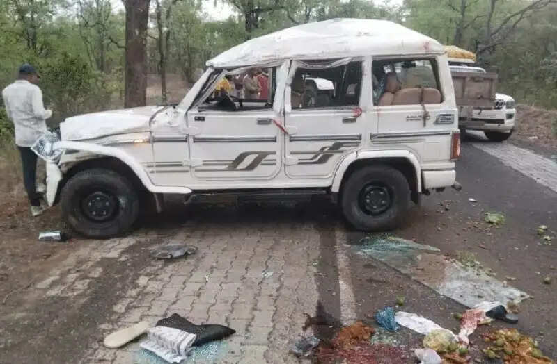 मप्र के नर्मदापुरम में तेज रफ्तार बोलेरो पलटी, पांच लोगों की मौत