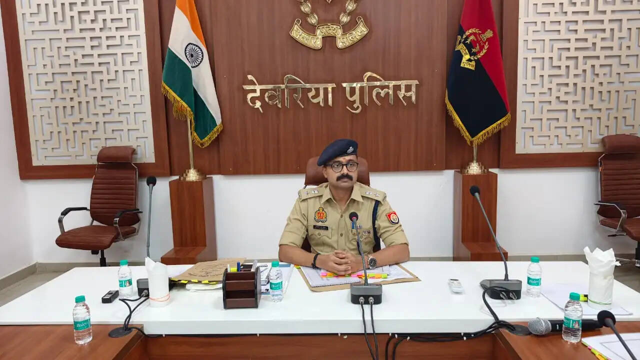 देविरया पुलिस ने 18 वारंटियों को किया गिरफ्तार