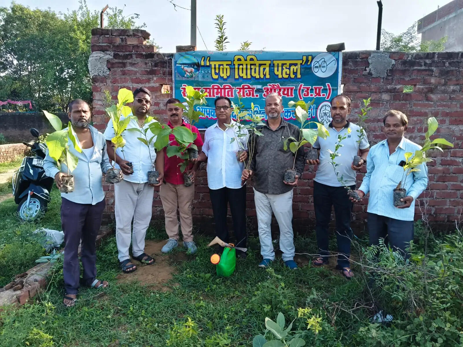 यमुना तट मार्ग पर चला बृहद पौधारोपण अभियान, पर्यावरण संरक्षण का लिया संकल्प