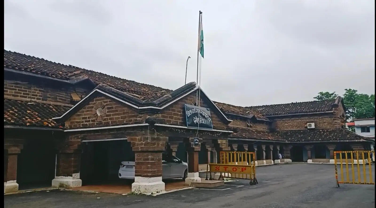 दमोह: आंगनवाड़ी सहायिका पत्नी पर कुल्हाड़ी से हमला करने वाले पति को 6 वर्ष की सजा, 1000 रुपये अर्थदंड