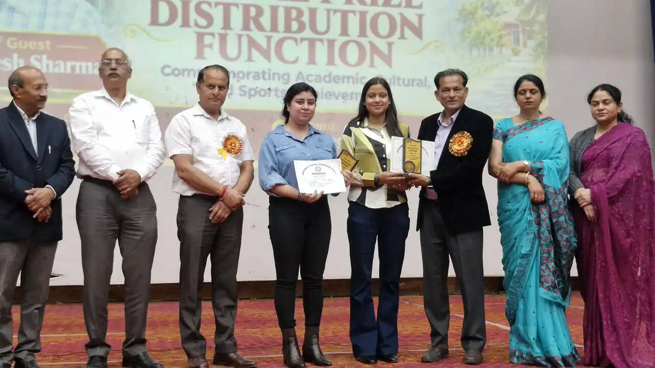 धर्मशाला स्नातकोत्तर महाविद्यालय के मेधावी हुए सम्मानित, वार्षिक पारितोषिक वितरण समारोह आयोजित