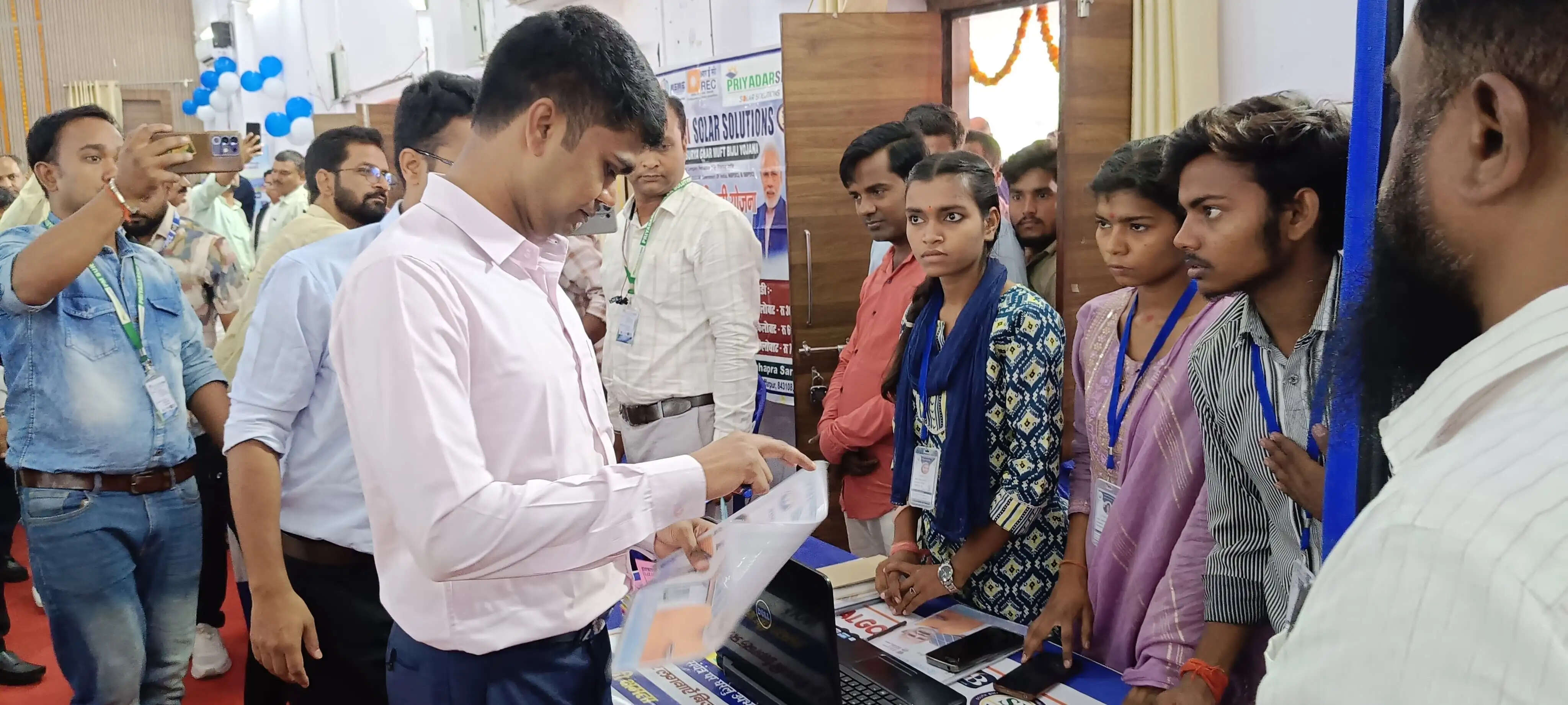 डीएम ने किया सोलर मेला का उद्घाटन, रूफटॉप सोलर अपनाने की अपील