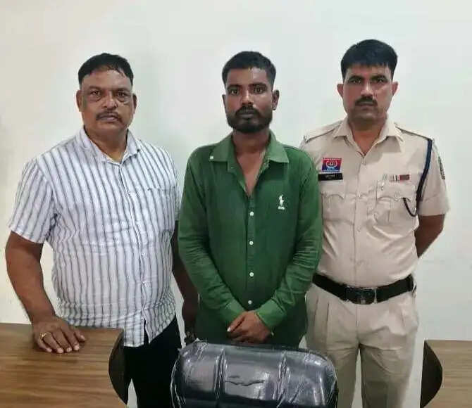 लूट-मारपीट का खुलासा,1 युवक और 2 नाबालिग हिरासत में,फरार आरोपितों की तलाश जारी