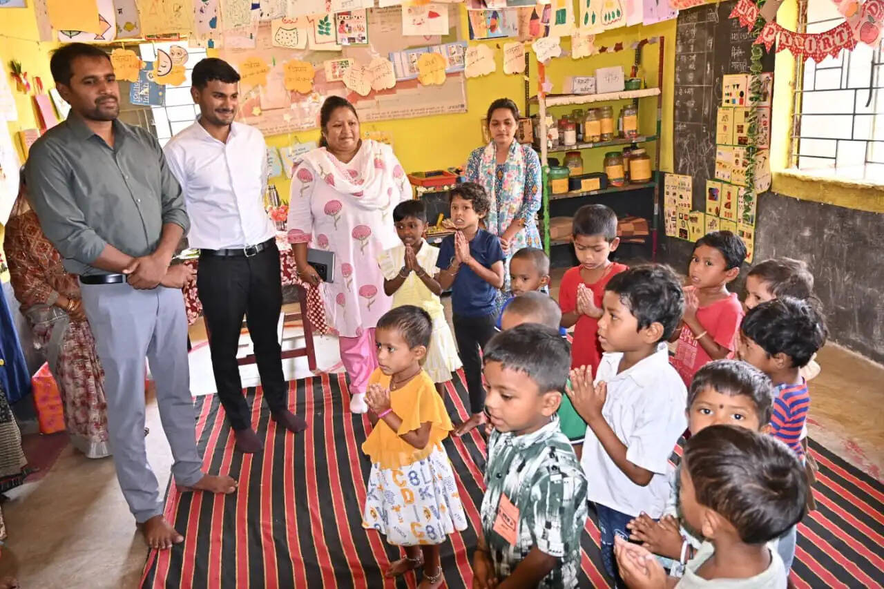 डुबान प्रभावित उरपुटी आंगनबाड़ी का कलेक्टर ने किया निरीक्षण, दिए आवश्यक निर्देश