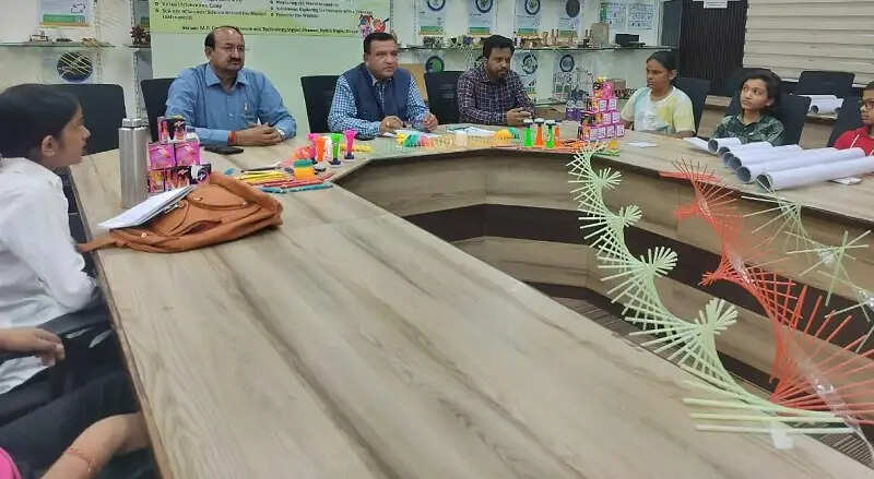 मप्रः मैपकास्ट के “सेंटर फॉर क्रिएटिव लर्निंग” में विज्ञान आधारित कार्यशालाओं का आयोजन