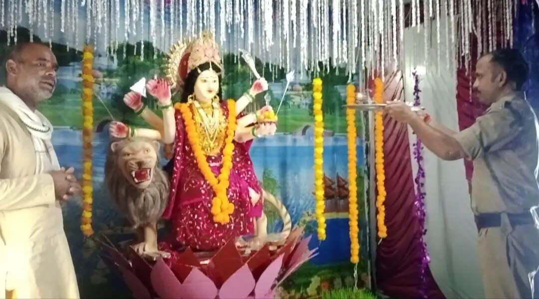 अशोकनगर: सलाखों के पीछे आस्था का उजाला, जेल में बंदियों ने गढ़ी मां की प्रतिमा, अनूठे उत्सव की धूम