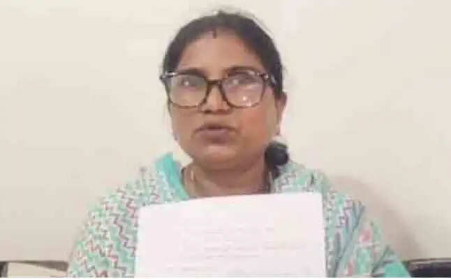 अविश्वास से पहले ही अध्यक्ष रीना एक्का ने दिया इस्तीफा