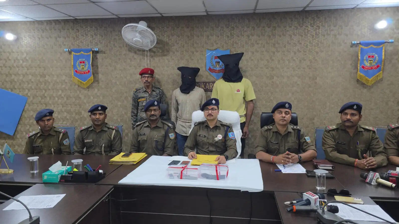 तनिष्क ज्वेलर्स लूट के प्रयास मामले में दो अपराधी हथियार के साथ गिरफ्तार