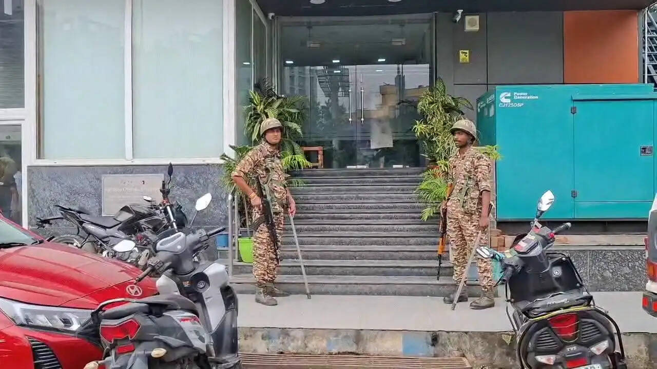 पूर्व बर्दवान में आयकर विभाग की दबिश, गैर सरकारी अस्पताल और राइस मिल पर छापा