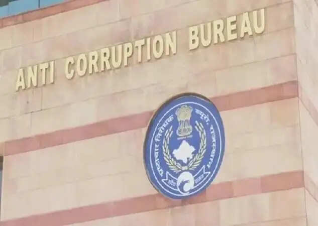 सहायक पुलिस उप निरीक्षक पांच हजार रुपये की रिश्वत लेते गिरफ्तार