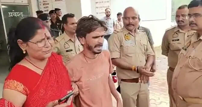 झांसी : थाने के टॉयलेट में 62 वर्षीय पुजारी ने लगाया फंदा, इलाज के दौरान मौत, परिजनों ने लगाया साजिश का आरोप