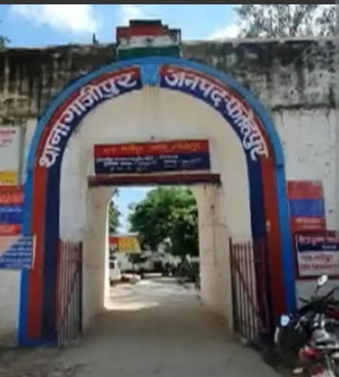प्रेमिका की हत्या कर प्रेमी फरार