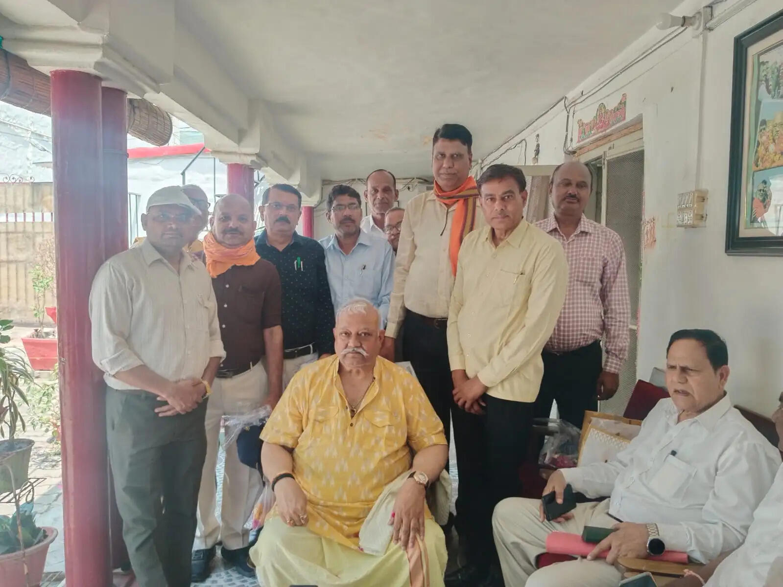 पुरानी पेंशन 2024 से आच्छादित हाेने पर विषय विशेषज्ञों ने विधान परिषद सभापति काे ज्ञापित किया धन्यवाद