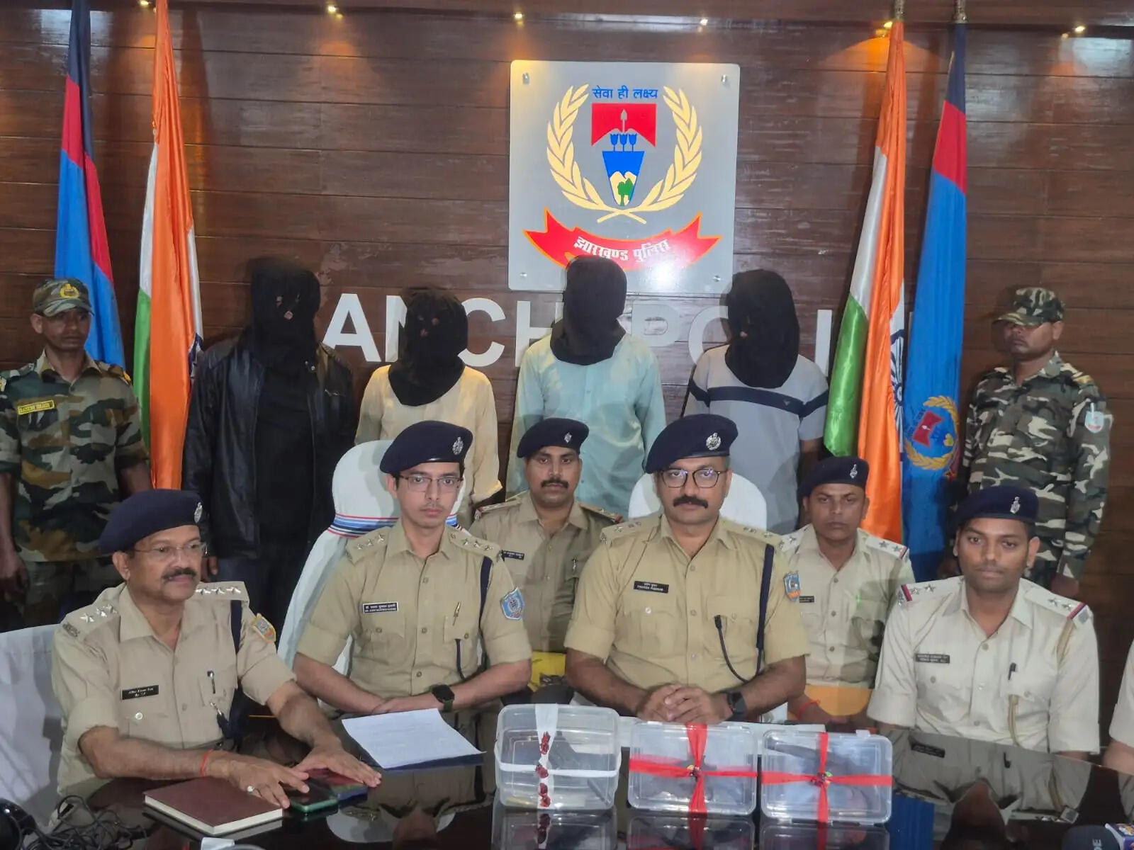 हथियार की खरीद बिक्री मामले में चार गिरफ्तार