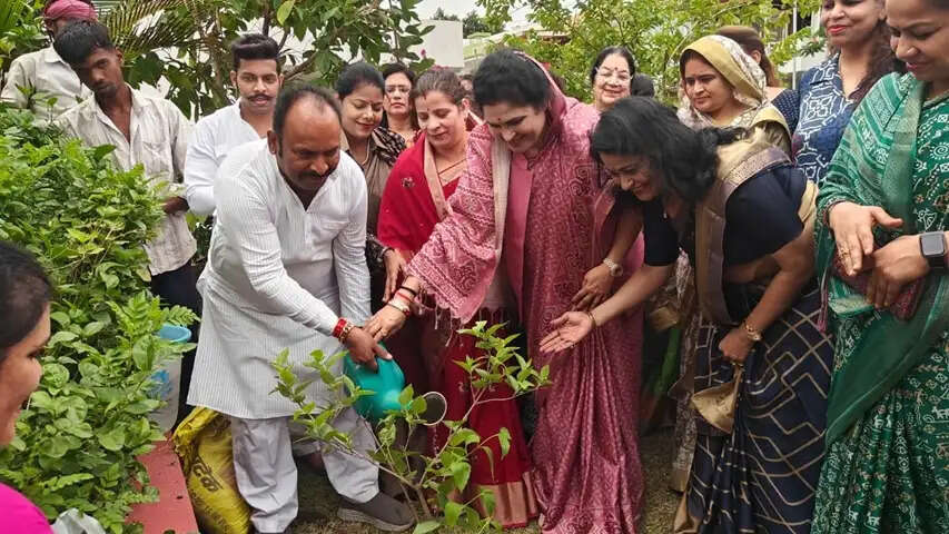 जनता की सेवा और दीन-दुखियों की सहायता ही जनप्रतिनिधि का वास्तविक धर्म : राज्यमंत्री गौर