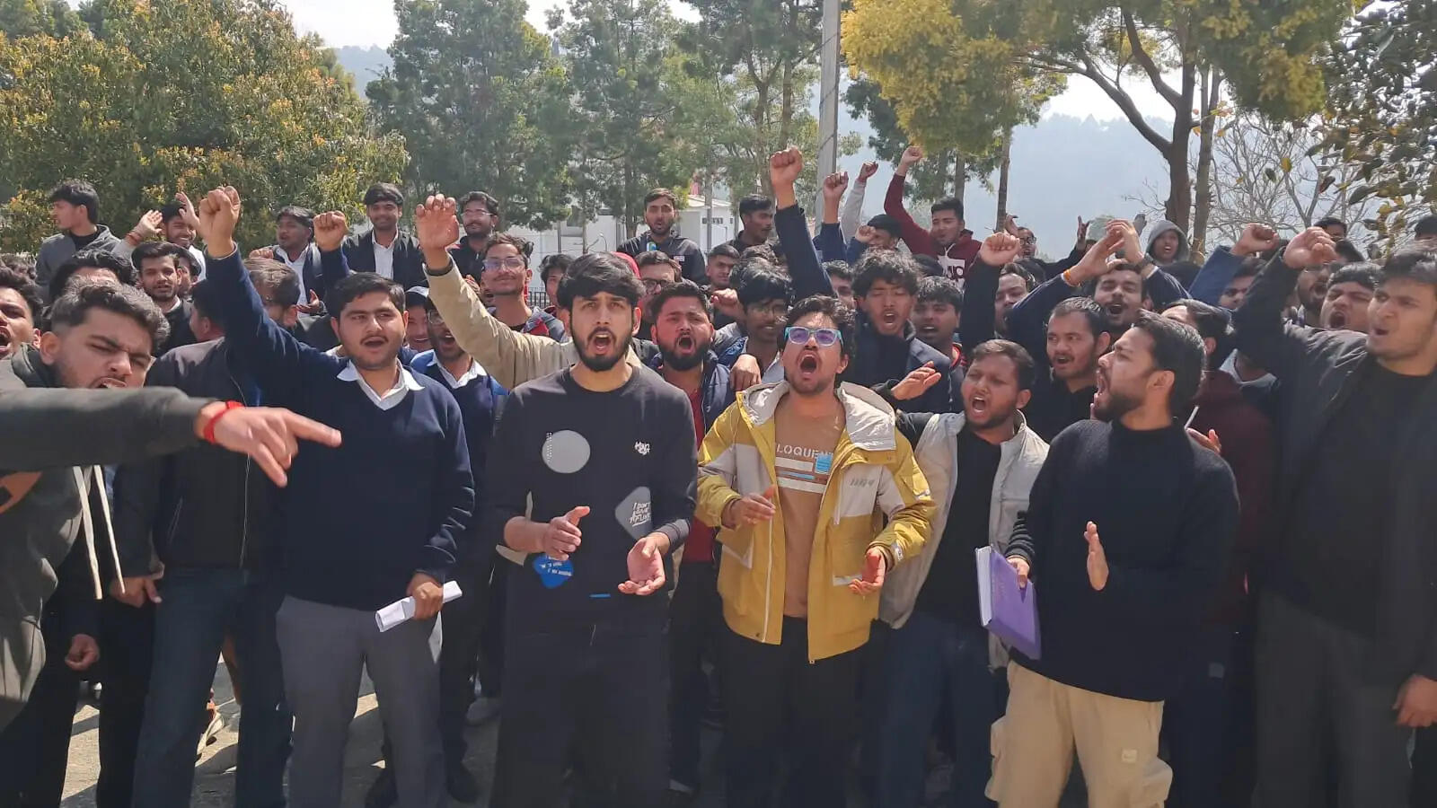 अंको के स्थान पर ग्रेडिंग सिस्टम का किया विरोध