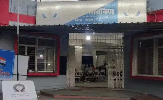 भोपालः नौकरी दिलाने के बहाने नाबालिग को छिंदवाड़ा से बुलाया, शराब पिलाकर किया दुष्कर्म