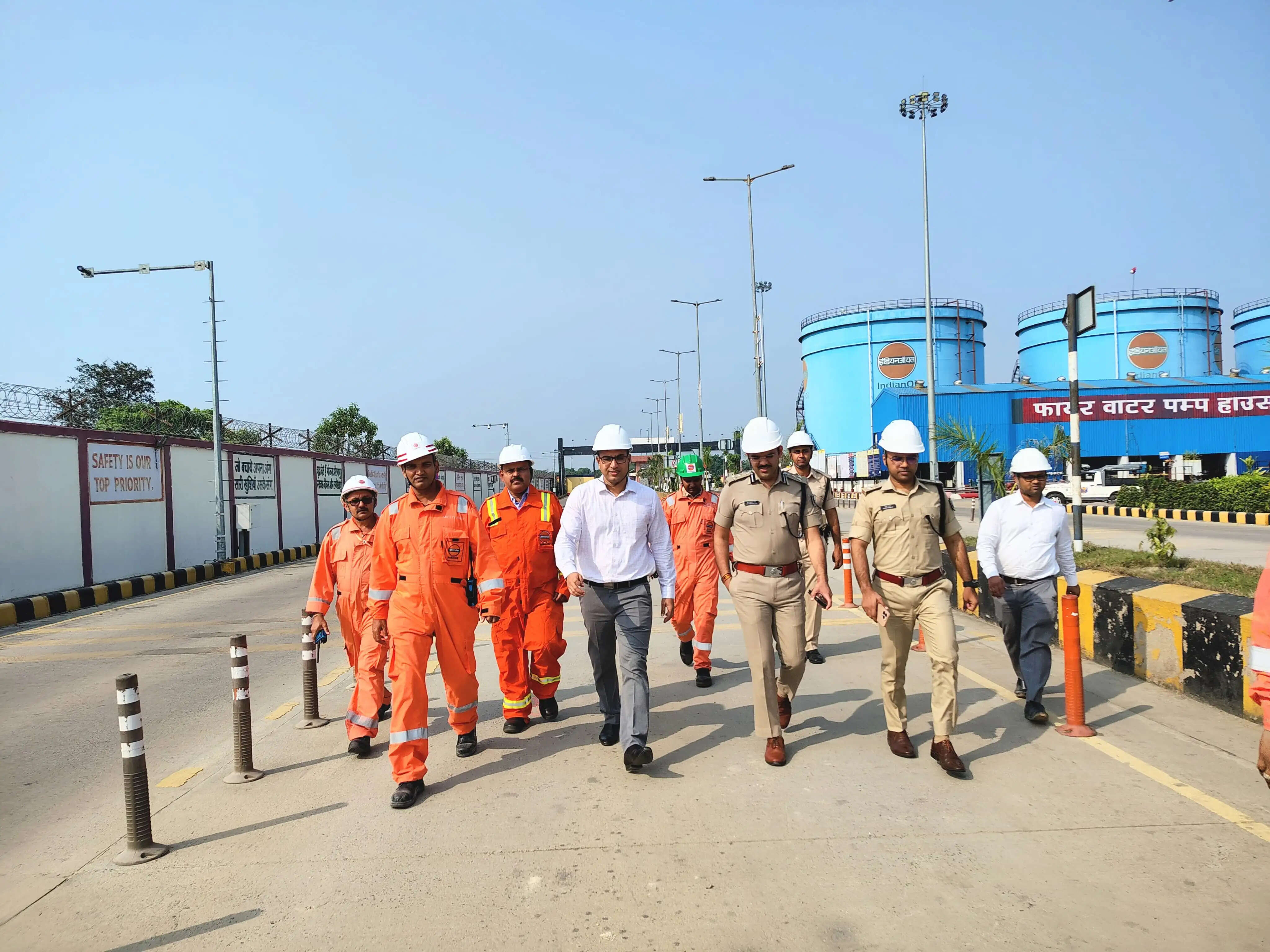 एलपीजी बॉटलिंग प्लांट का डीआईजी, डीएम एवं एसपी ने किया संयुक्त निरीक्षण