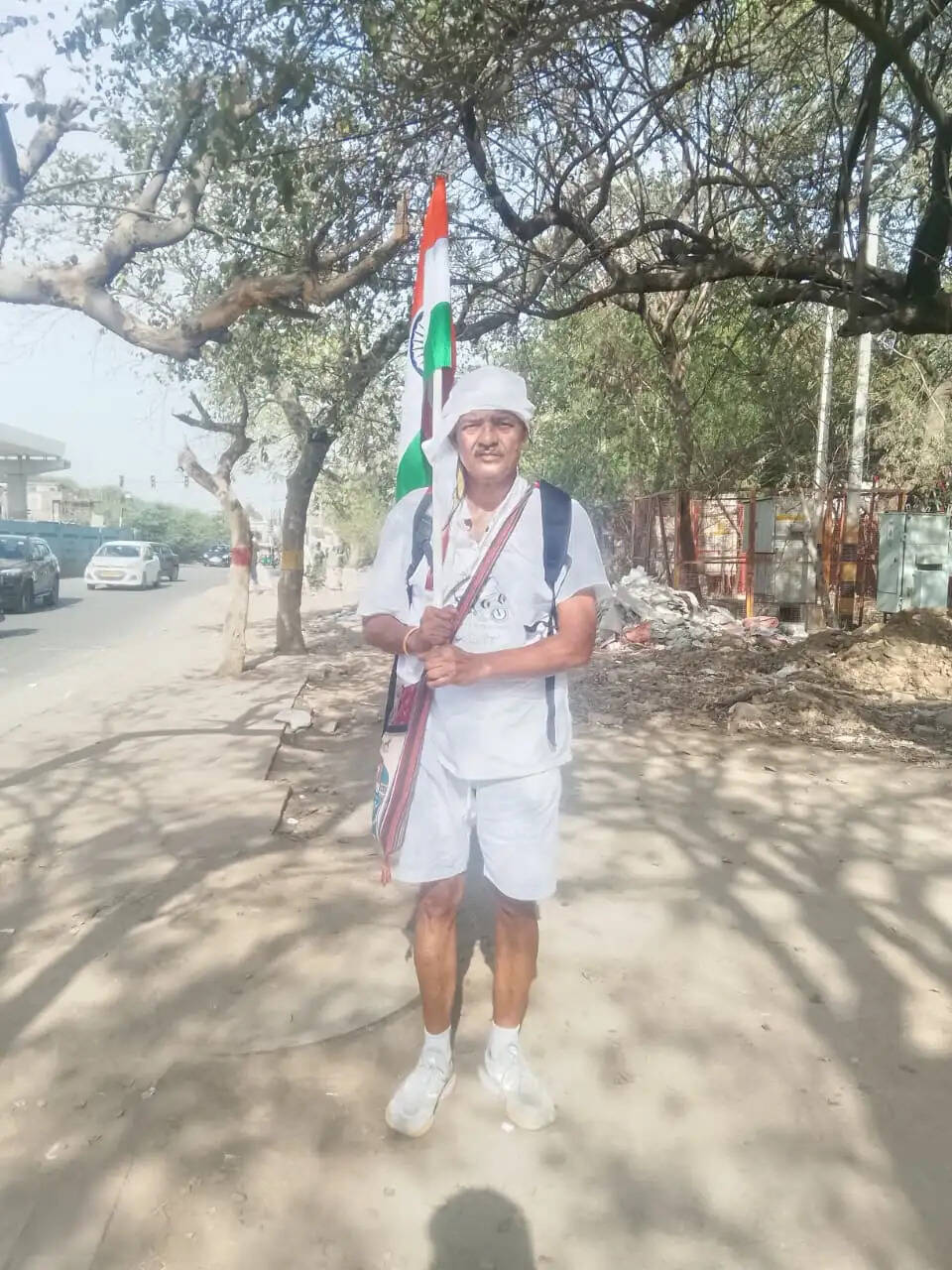 विश्व में शांति का संदेश लेकर थाईलैंड से अयोध्या की पदयात्रा पर निकले राजू चान