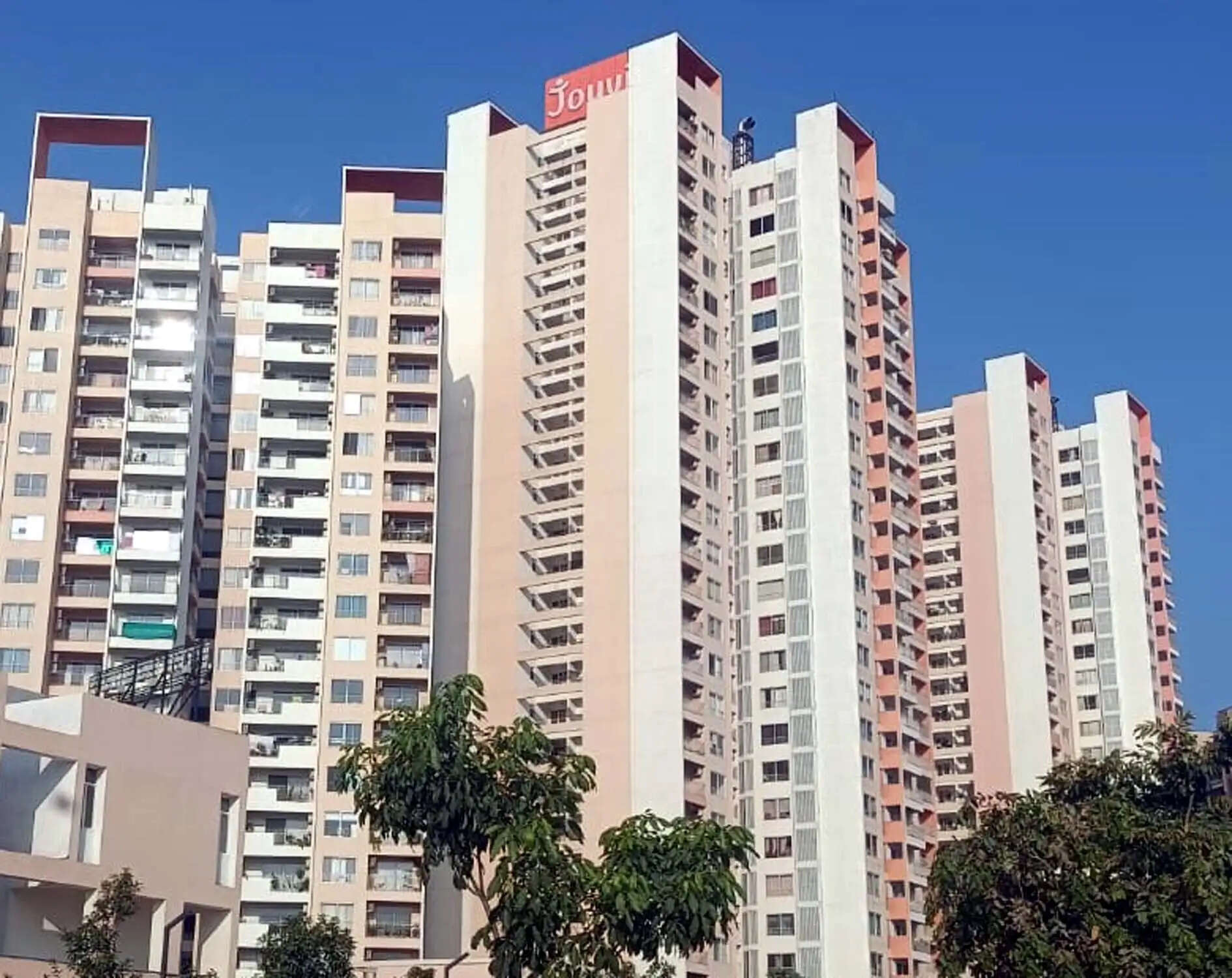 गुरुग्राम: पिता ने दो साल की बेटी को 23वीं मंजिल से फेंका फिर खुद कूदा, दोनों की मौत