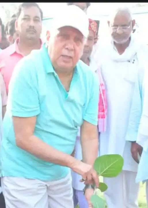 कृषि मंत्री सूर्य प्रताप शाही ने देवरिया में किया पौधरोपण