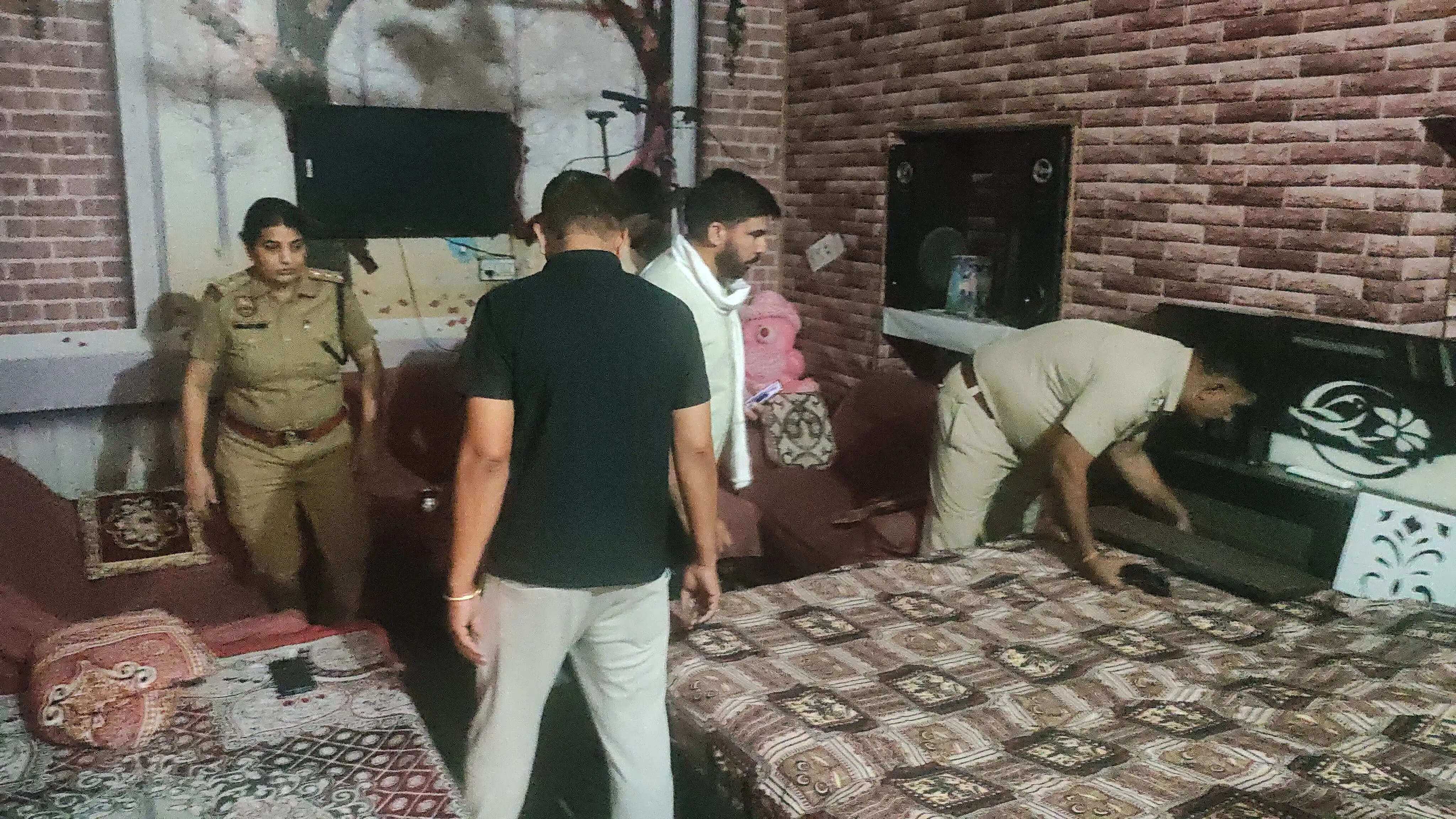 कैथल: घर में फर्श के नीचे दबा रखी थी शराब की टंकी, दाे तस्कर काबू