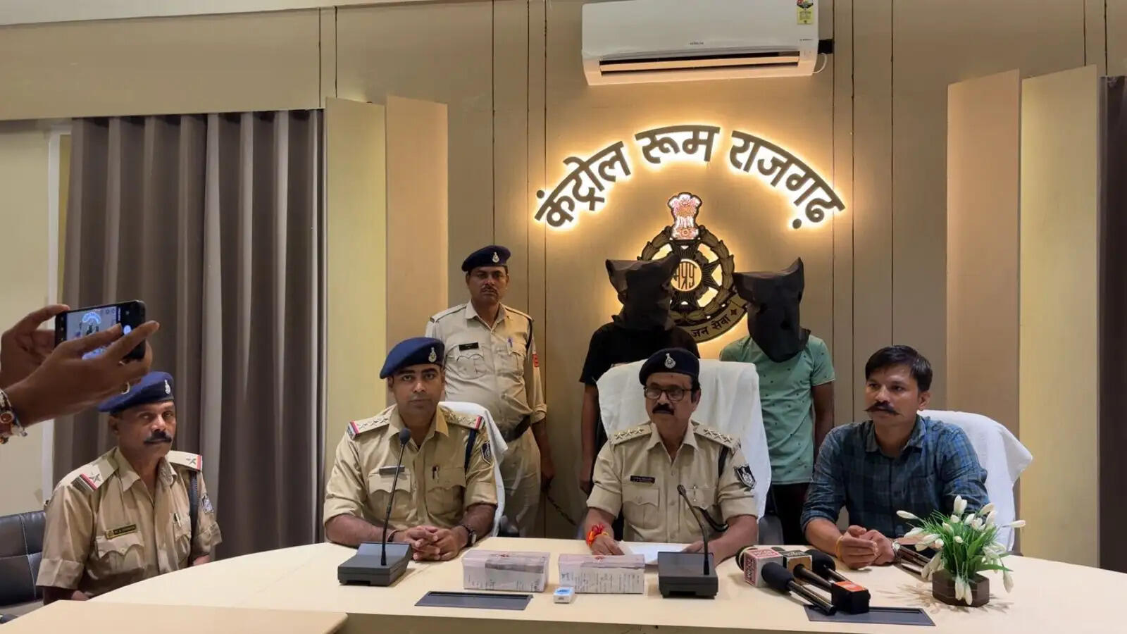 राजगढ़ः स्कॉर्पियो की डिक्की से 3.10 लाख रुपए चोरी के मामले में दो आरोपित गिरफ्तार, 2.80 लाख बरामद