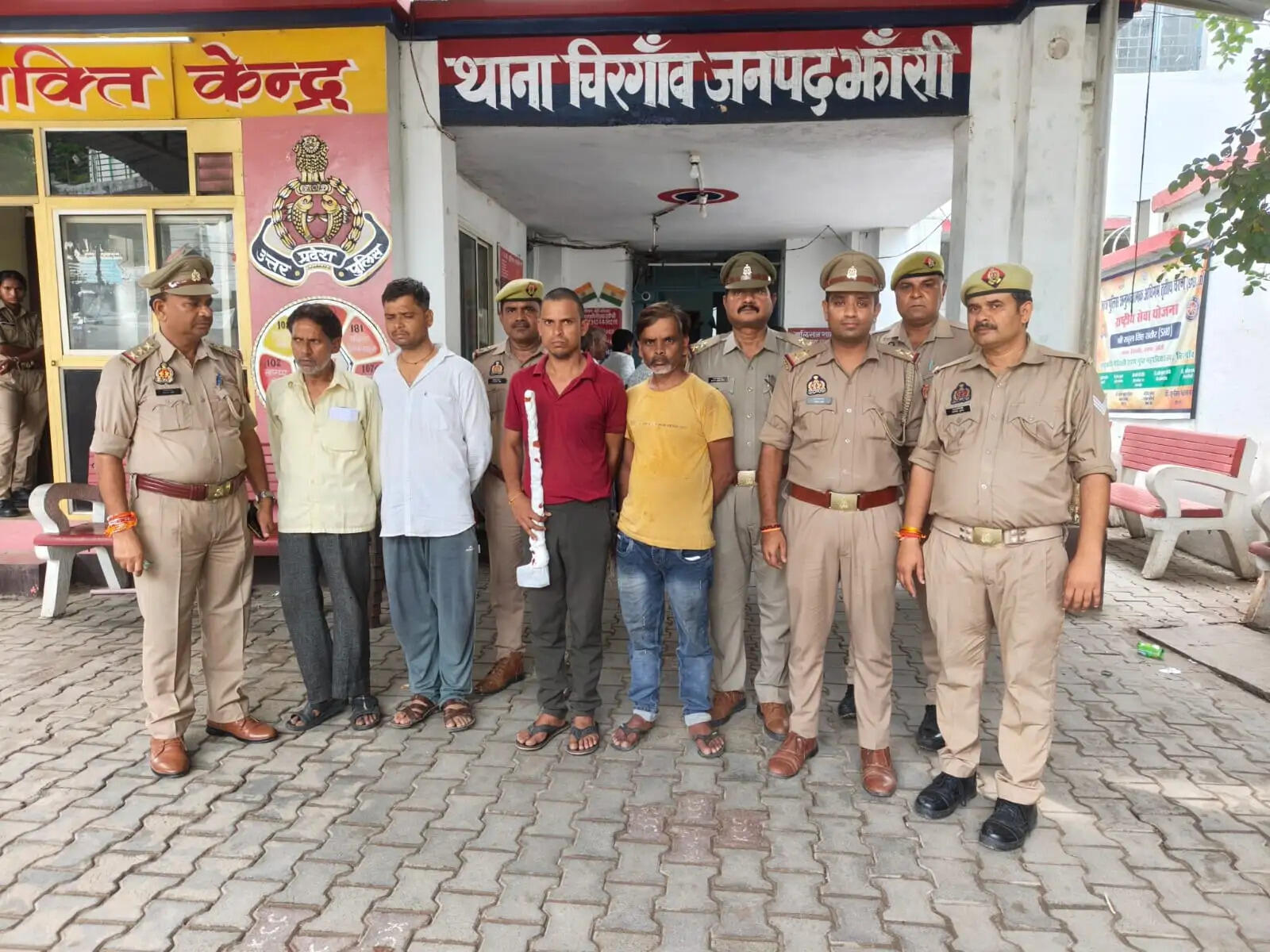 शराब पार्टी में विवाद के बाद कुल्हाड़ी से हत्या मामले में चार आरोपित गिरफ्तार