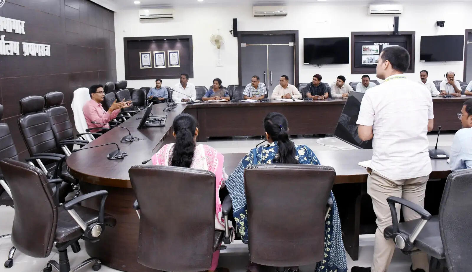 मिलावटखोरों के खिलाफ अब चलेगा सघन अभियान, लापरवाह अधिकारी भी नपेंगे : लोकेश एम