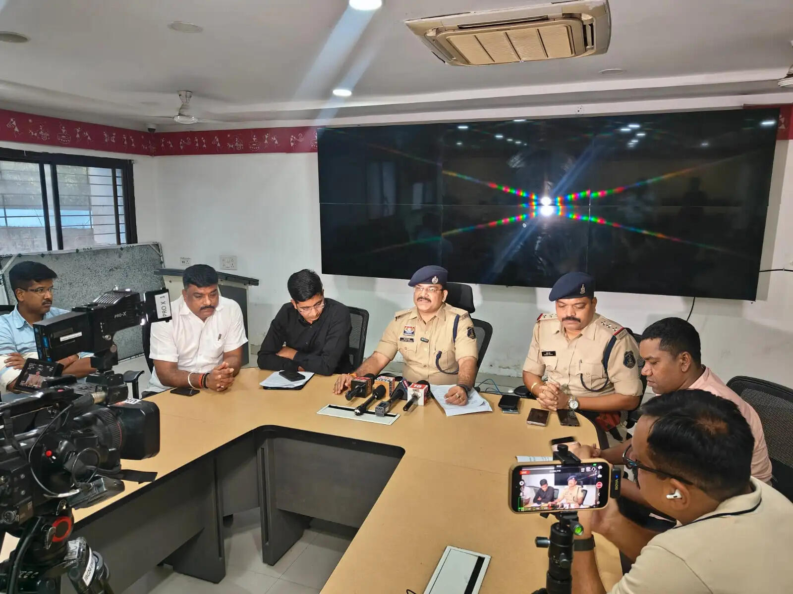 अंतरराज्यीय गांजा तस्करी का भंडाफोड़, 46.1 किलो गांजा के साथ&nbsp;पांच&nbsp;आरोपित गिरफ्तार