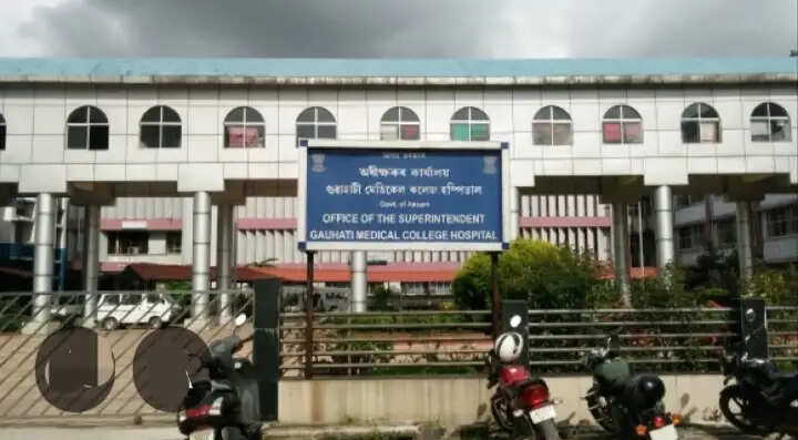 गुवाहाटी मेडिकल कॉलेज अस्पताल में हंगामा : ‘पैसा नहीं तो अस्पताल मत आओ’ का आरोप