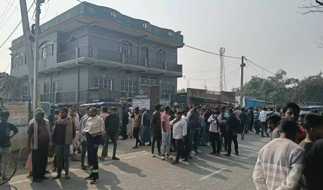 एनएच 319 ए पर आमने-सामने की टक्कर में तीन युवक की मौत, दो गंभीर