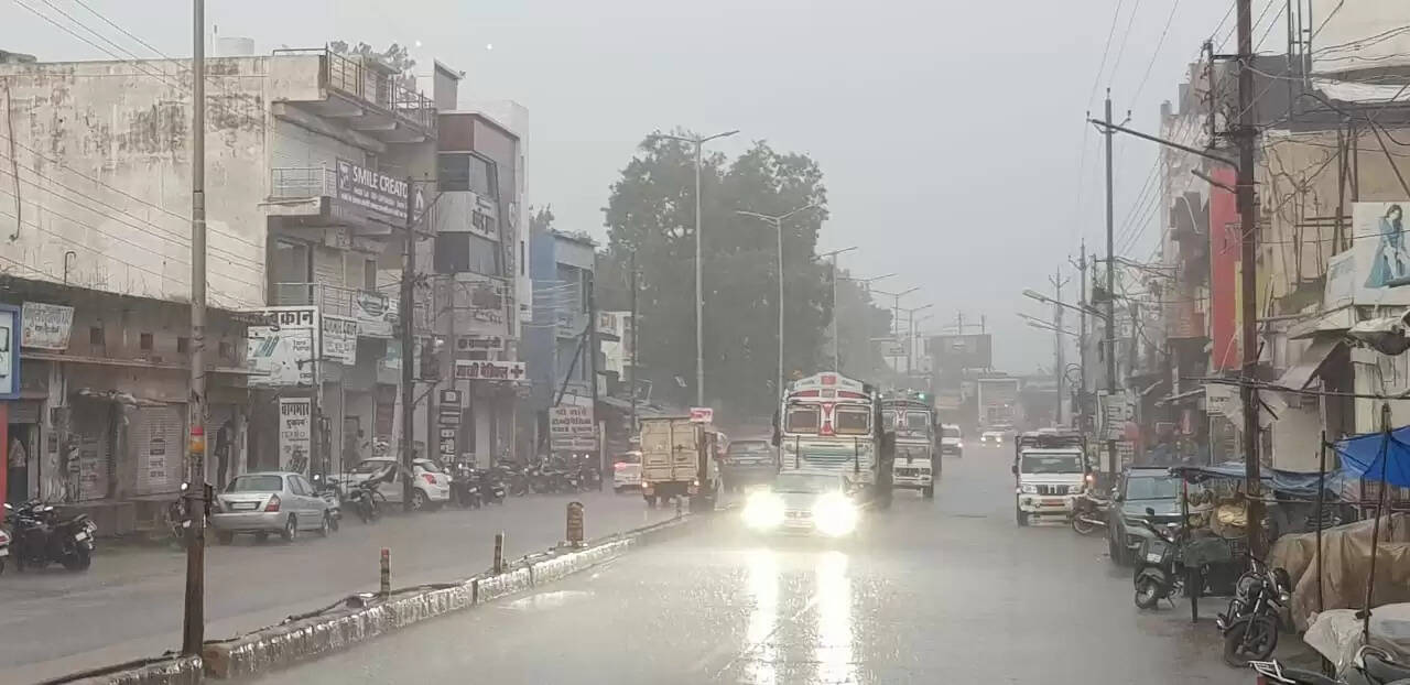 धमतरी में मोबाइल पर आया अलर्ट, आंधी-तूफान के साथ शुरू हुई तेज&nbsp;बारिश