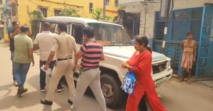 एक लाख रुपये में दो माह के बच्चे को खरीदने का आरोप, तीन गिरफ्तार