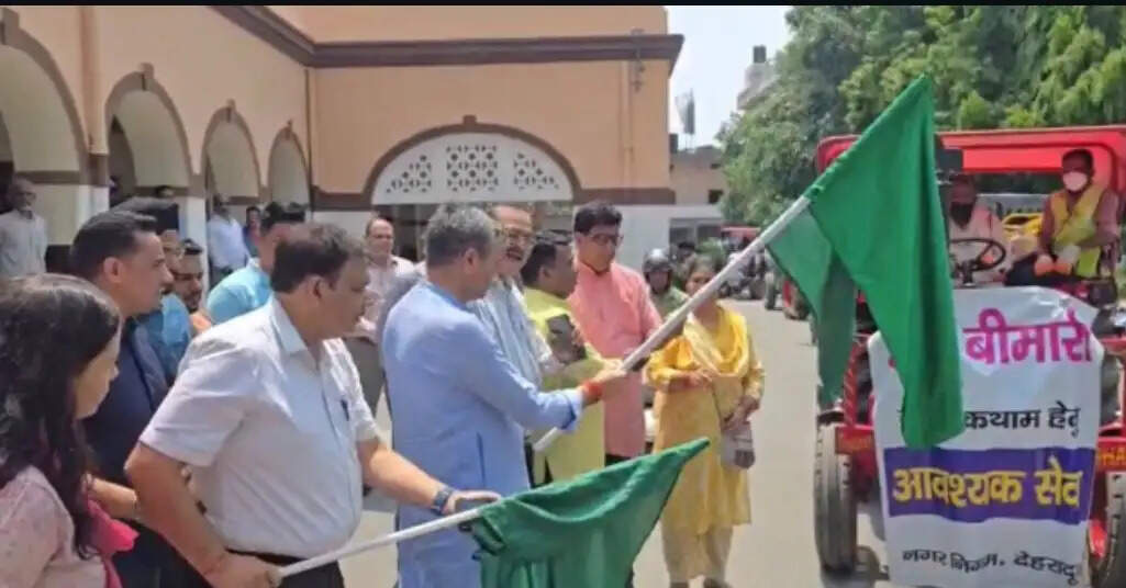 डेंगू पर निगम का बड़ा अभियान, 15 लार्वीसाइडल टैंकरों को किया रवाना
