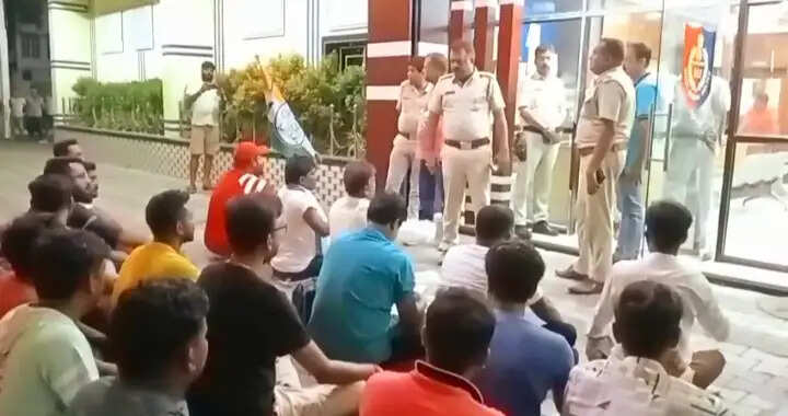 सिंगुर थाने का धेराव कर तृणमूल ने किया विरोध प्रदर्शन