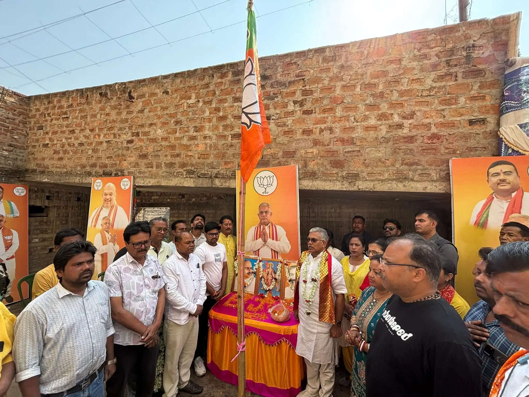 खड़गपुर में मनाया गया भाजपा का स्थापना दिवस, दिलीप घोष रहे मौजूद