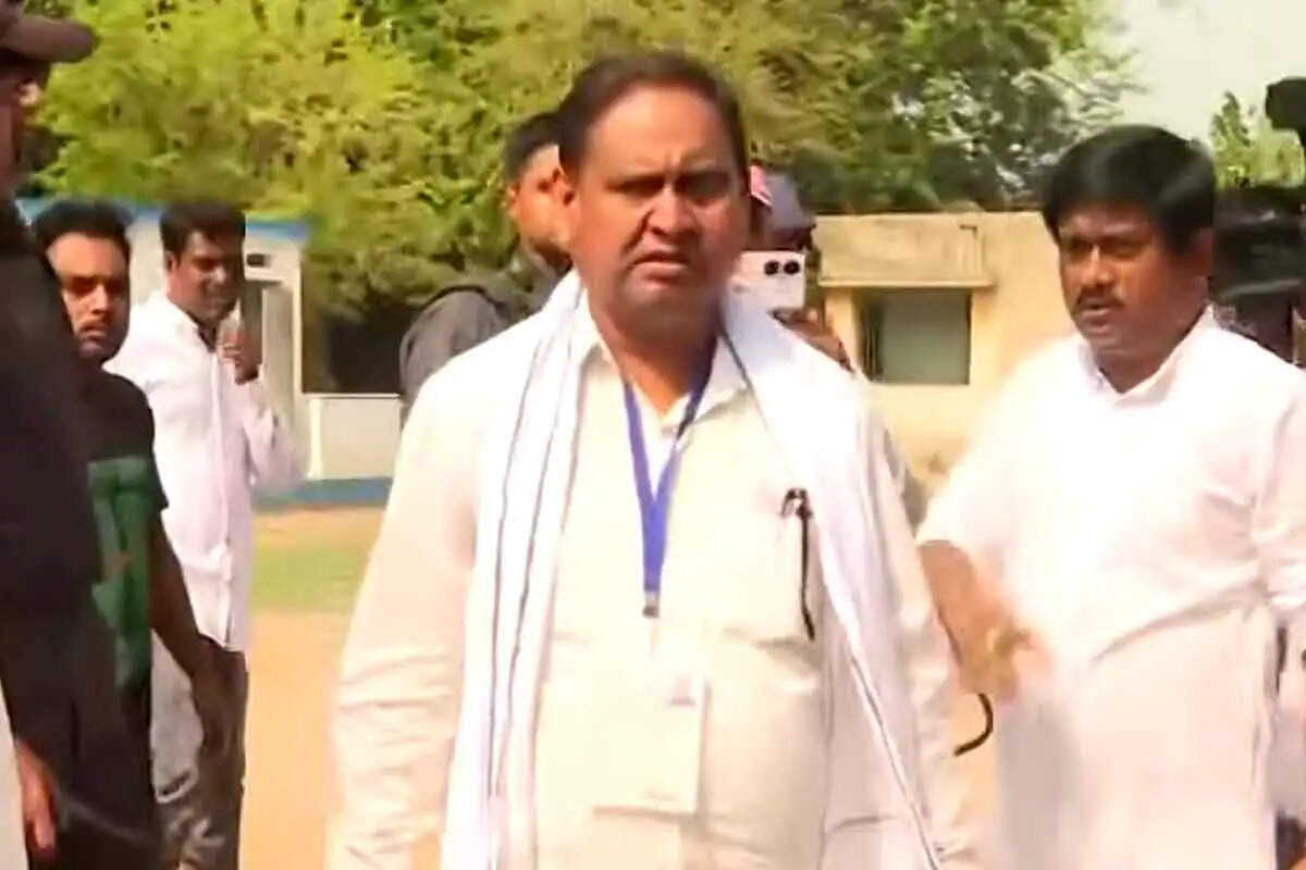 नाओदा में हुमायूं कबीर को झेलना पड़ा विरोध, ‘लगे चोर-चोर’ के नारे