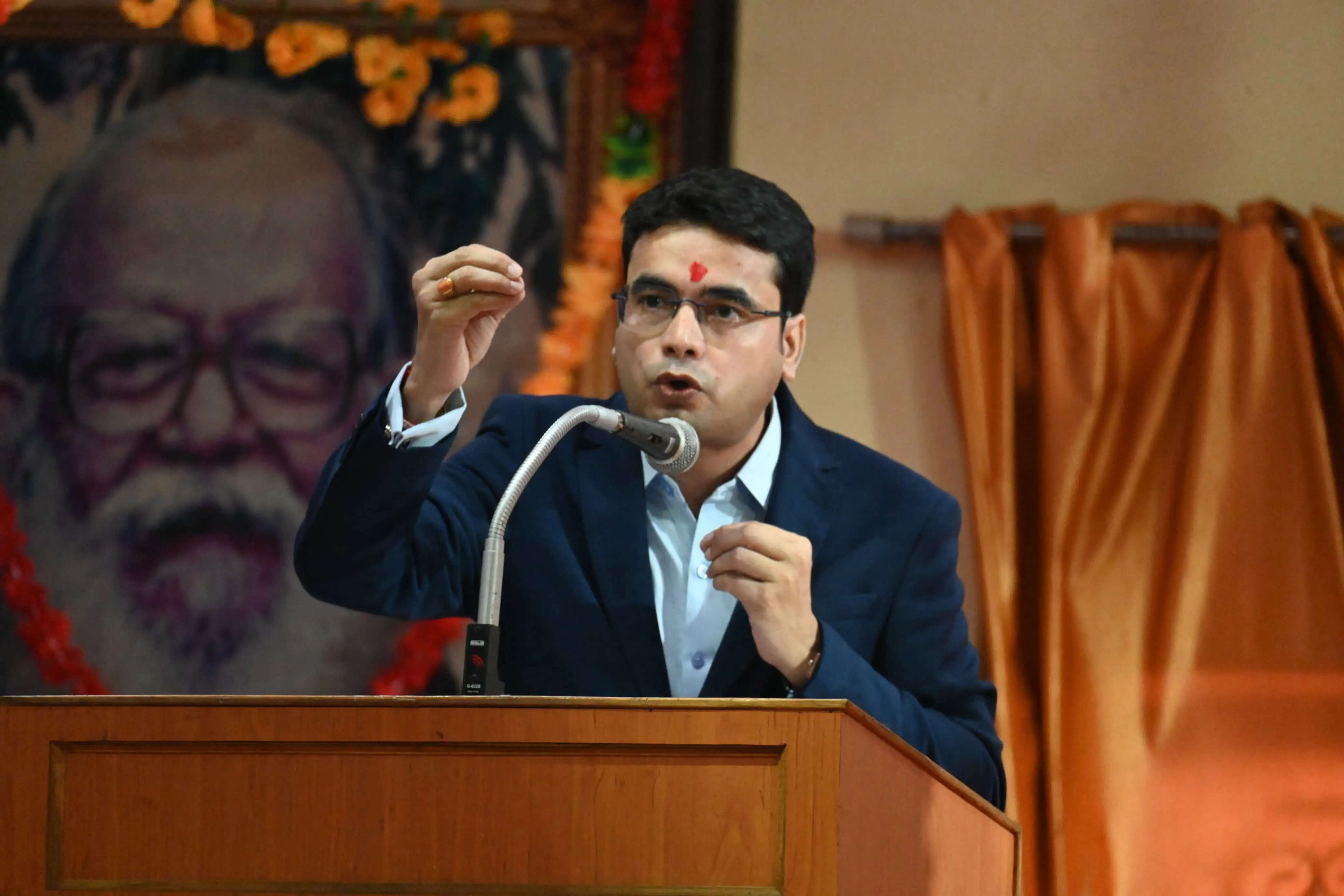 व्यक्ति, परिवार और समाज के लिए अत्यंत घातक है नशा : प्रो. सोलंकी*