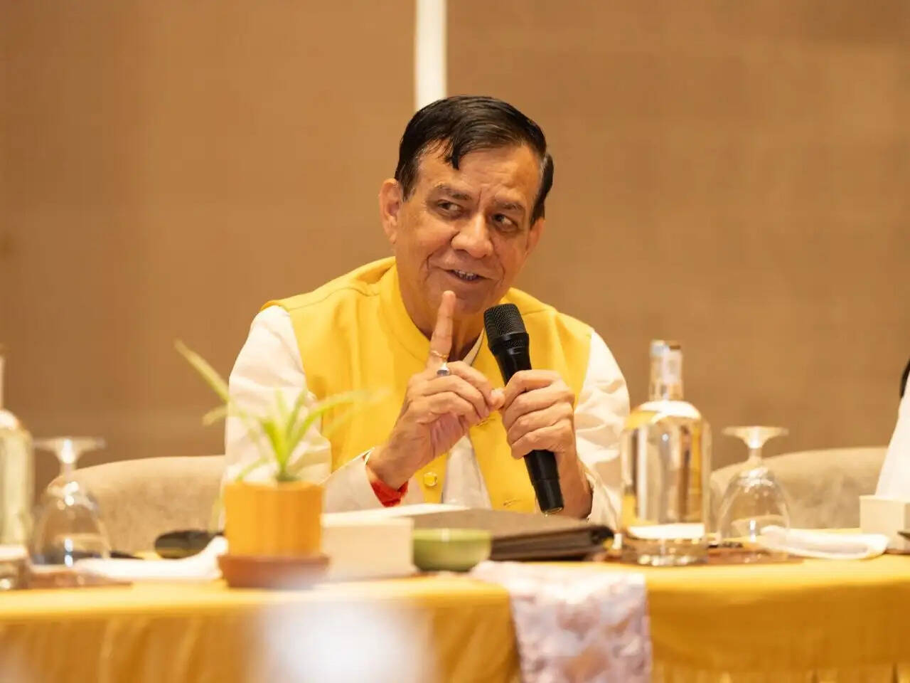 सोशल मीडिया पर दो-चार नकारात्मक टिप्पणियाें से हताश होने की आवश्यकता नहीं : सतीश महाना