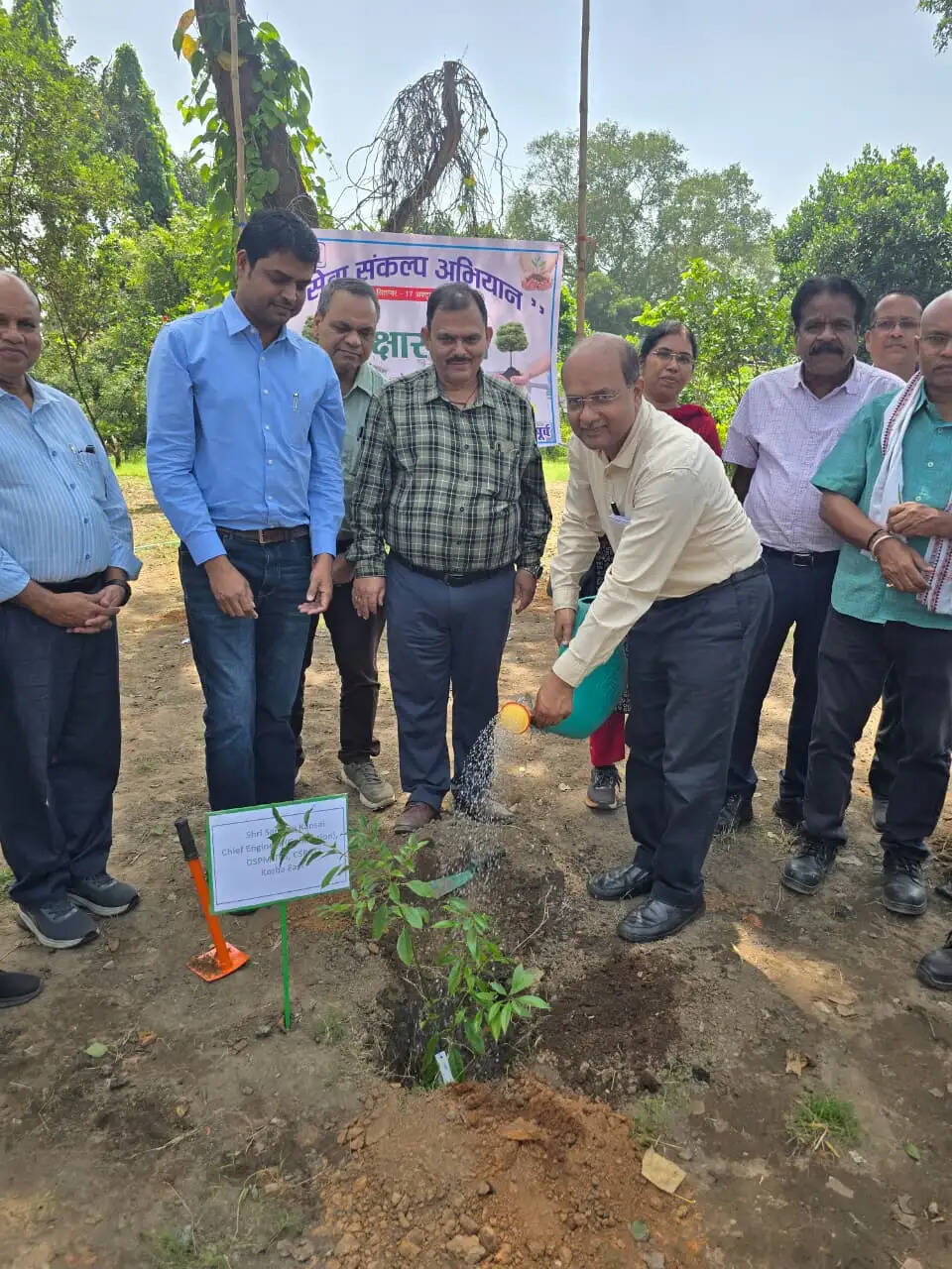 सेवा संकल्प अभियान के तहत डीएसपीएमटीपीएस के औषधि उद्यान में पौधरोपण