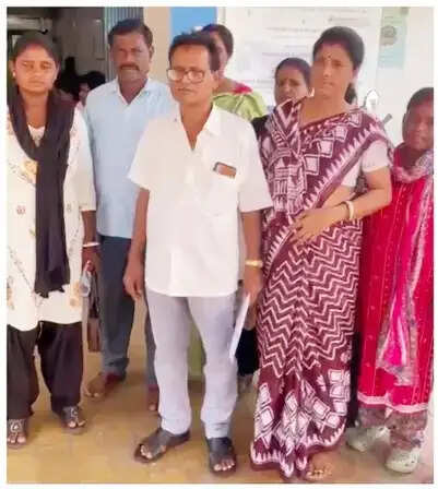 पांडेश्वर के नवाग्राम पंचायत के प्रधान एवं उप प्रधान सहित आठ सदस्यों ने दिया इस्तीफा