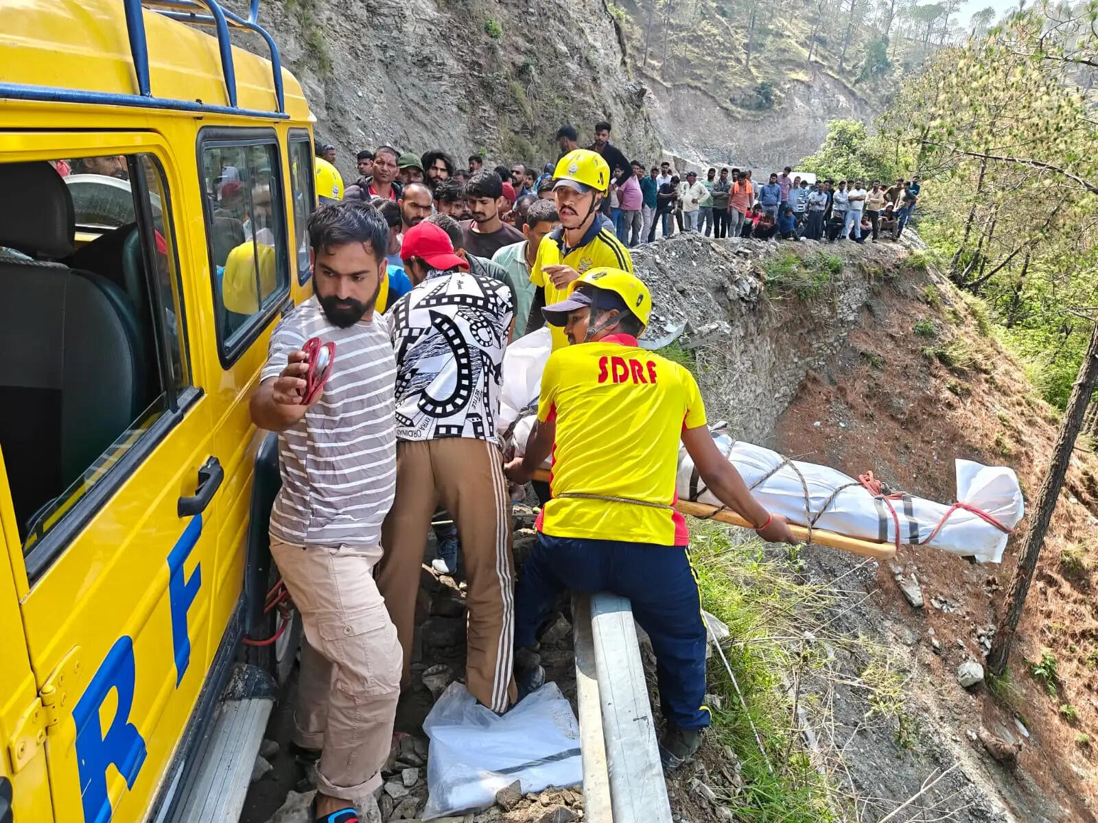 खाई में गिरने से युवक की मौत, एसडीआरएफ ने निकाला शव