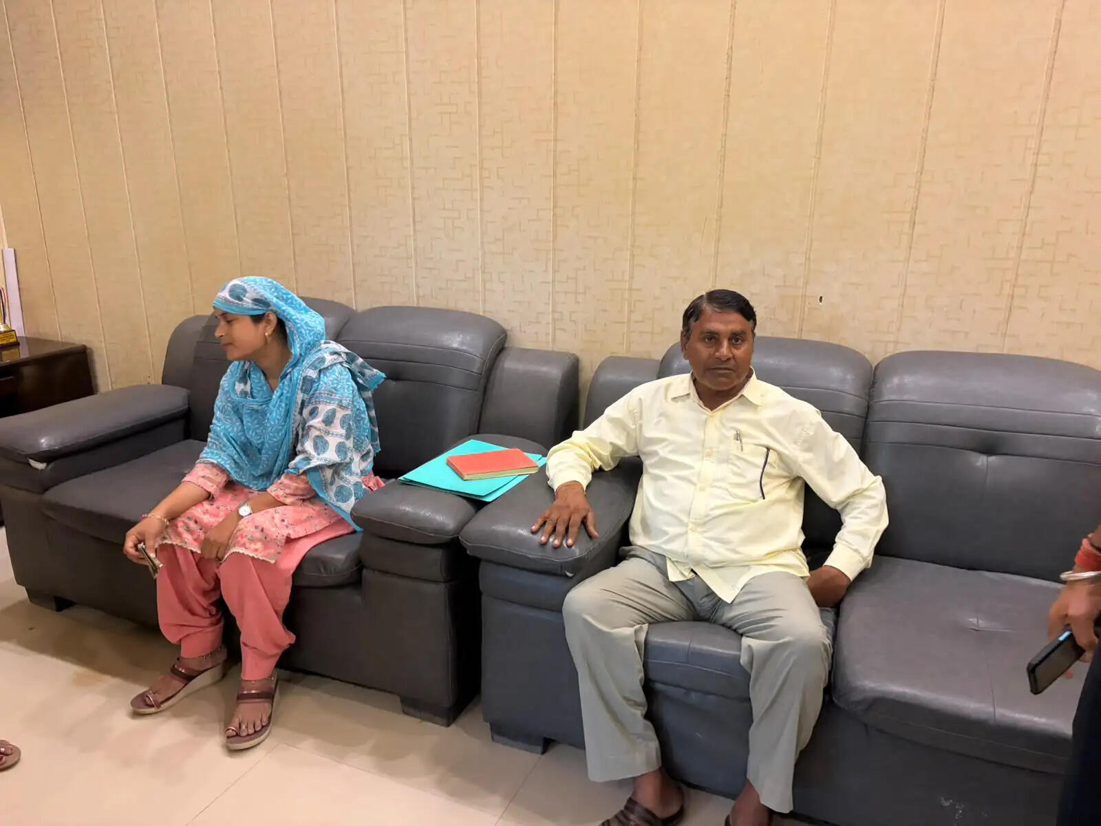 कठूमर पंचायत समिति में एसीबी की कार्रवाई, सहायक और कनिष्ठ अभियंता रिश्वत लेते गिरफ्तार