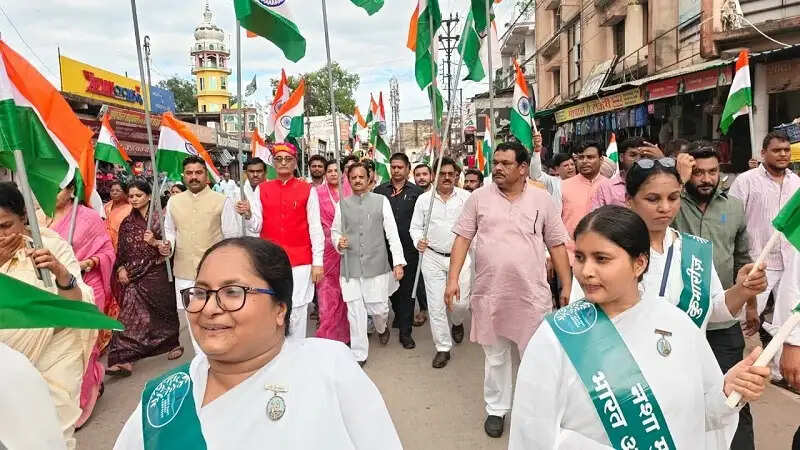 रीवाः विशाल तिरंगा यात्रा में शामिल हुए उप मुख्यमंत्री शुक्ल