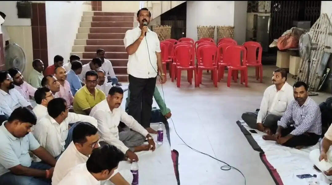 टीएमबीयू में अतिथि शिक्षकों का फूटा गुस्सा, सरकार और विश्वविद्यालय प्रशासन के खिलाफ किया उग्र प्रदर्शन