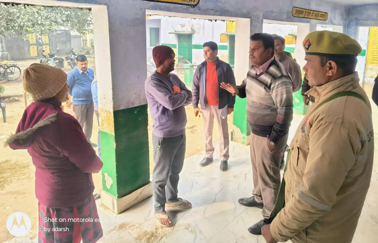 डीएम के निरीक्षण में लापरवाह शिक्षकों पर गिरी गाज