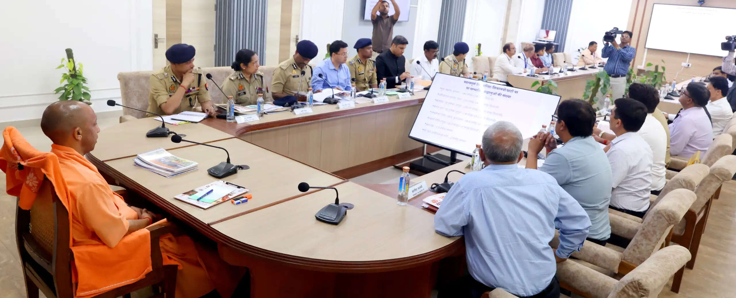 कांवड़ यात्रा के दौरान सुरक्षा से समझौता नहीं, अफवाह फैलाने वालों पर करें सख्त कार्रवाई : सीएम योगी