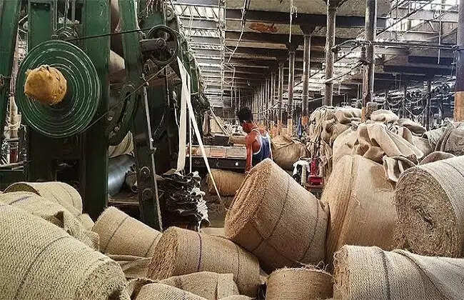 ईपीएफओ की कार्रवाई से जूट मिल श्रमिकों में आक्रोश